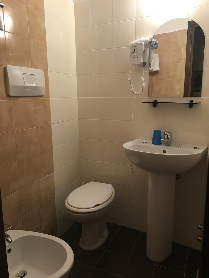 Albergo Meuble Olivi 토스콜라노마데노 외부 사진