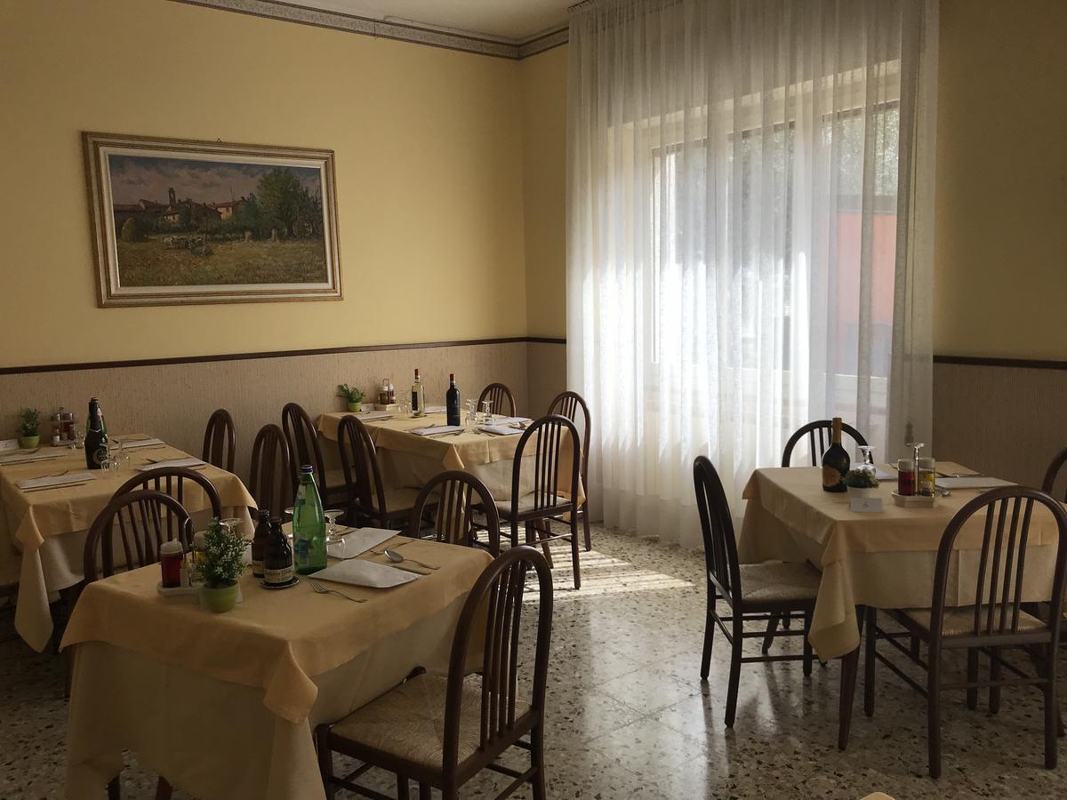 Albergo Meuble Olivi 토스콜라노마데노 외부 사진